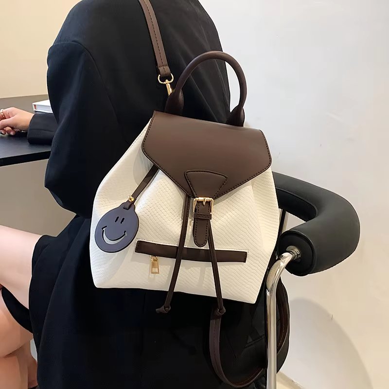 Modern Outdoor Travel Casual PU Leather Casual Backpack product detail