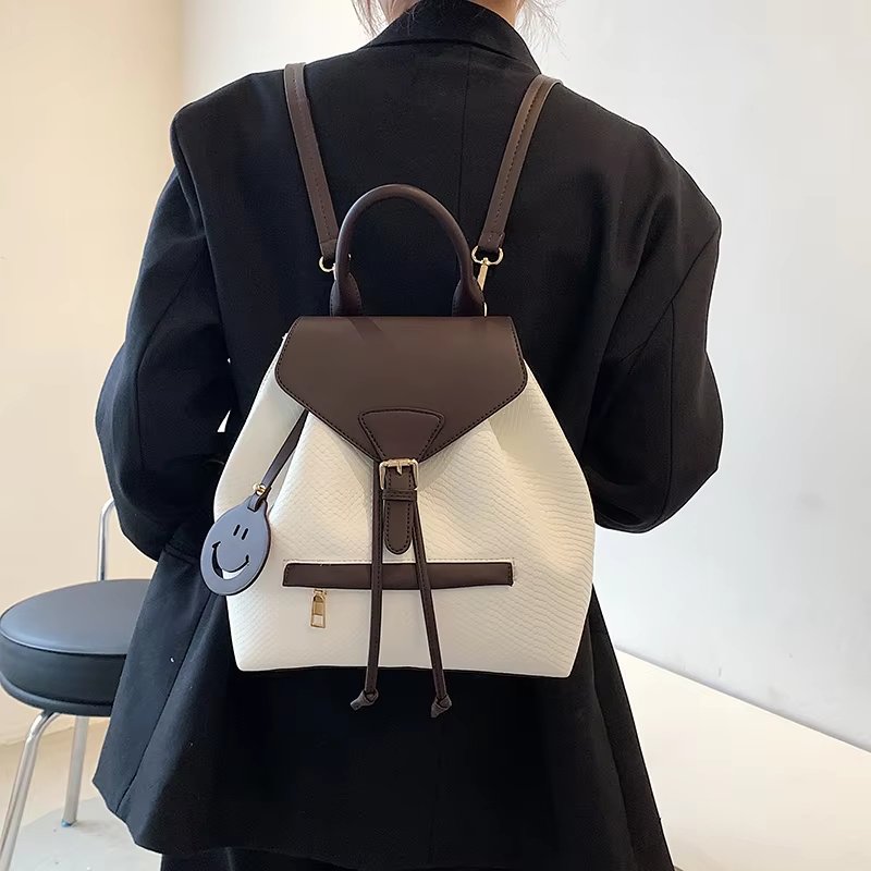 Modern Outdoor Travel Casual PU Leather Casual Backpack product detail